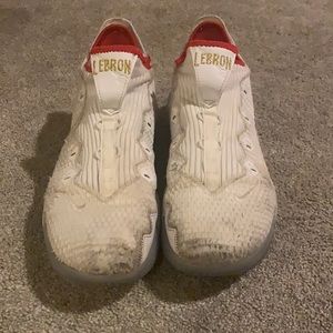 Lebron 16